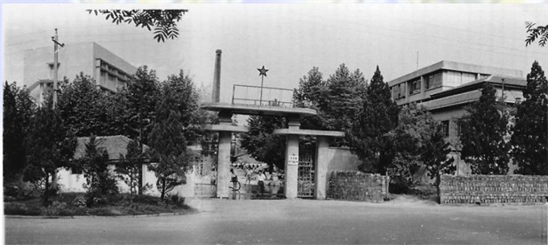 1950年，中南生物学制品厂（武汉生物制品研究所前身）成立.jpg