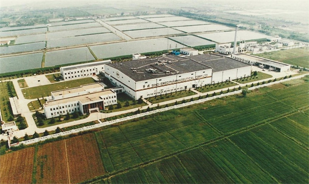 1982年，国药外贸与瑞典法玛西亚普强公司合资建立华瑞制药有限公司?；鹬埔┦堑谝患抑腥鸷献势笠?。.jpg