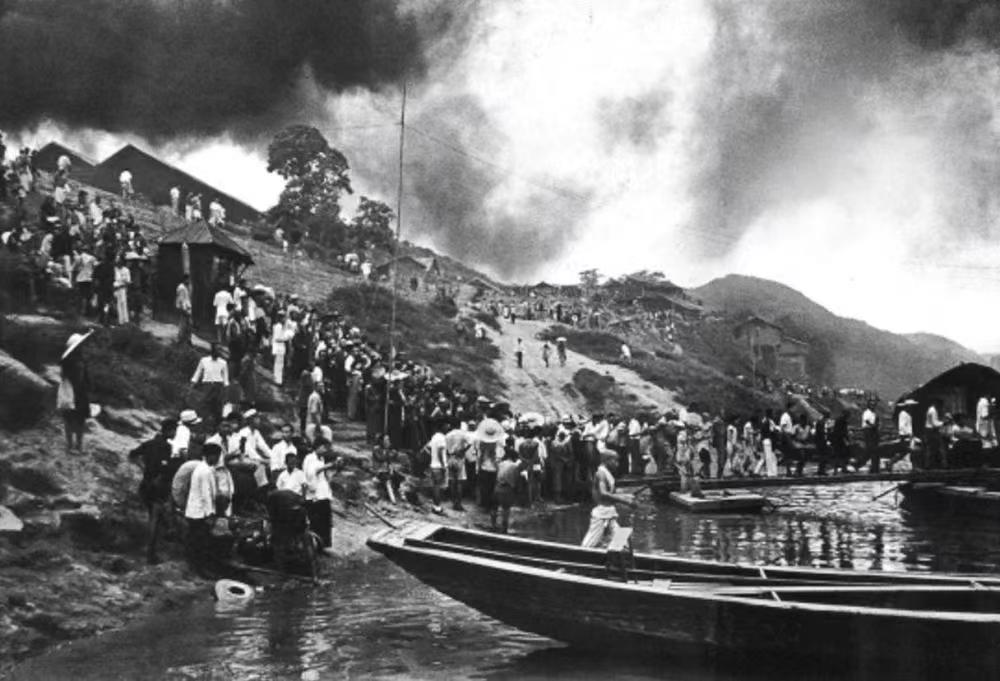 1937年抗日战争全面爆发，麻经处在重庆筹建中央制药厂 (西南药业的前身)，生产的麻醉药品主要供给各战区、作战部队、医院等。8年抗战期间，麻经处为抗日战争中数百个师级以上单位提供了大量麻醉药品，普通药品直接销售给卫生署领导的“战时药品经理委员会”。中央制药厂为夺取抗日战争的全面胜利作出载入史册的贡献。.jpg