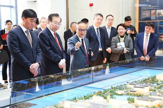 2024年2月26日，国药集团党委书记、董事长刘敬桢一行访问澳门大学，双方签署战略合作协议并就进一步深化合作进行会谈。澳门大学校长宋永华、副校长徐建，国药集团副总经理（主持经营工作）胡建伟，副总经理董增贺、晋斌等出席活动。3.jpg