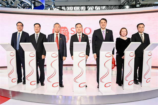 2023年11月28日，国药集团和GE医疗在首届中国国际供应链促进博览会上联合启动国药影像品牌发布仪式，国药器械和GE医疗合作打造的国有控股高端医疗影像设备研发制造品牌“国药影像SINO IMAGING”隆重发布?！肮┯跋瘛逼放频姆⒉际枪┘湃险婀岢孤涫档持醒胫甘揪瘢贫咚蕉酝饪?，实现高水平科技自立自强，构建新发展格局的重要体现。中国国际贸易促进委员会会长任鸿斌，国药集团党委.jpg