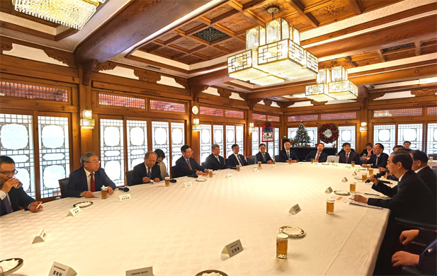 2023年12月20日，国药集团党委书记、董事长刘敬桢参加韩国总理韩德洙会见中方代表团活动并作为代表发言，就中韩两国在生命健康领域未来发展合作提出积极建议。韩德洙对国药集团在韩中经济社会及生命健康领域的合作发展表示赞许.jpg