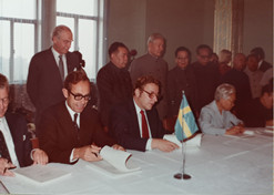 1982年，国药外贸与瑞典法玛西亚普强公司合资建立华瑞制药有限公司?；鹬埔┦堑谝患抑腥鸷献势笠?。