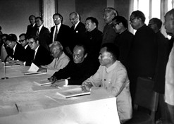 1982年，国药外贸与瑞典法玛西亚普强公司合资建立华瑞制药有限公司。华瑞制药是第一家中瑞合资企业。