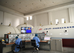 2020年2月，国药东风总医院使用高压氧舱技术治疗新冠肺炎。