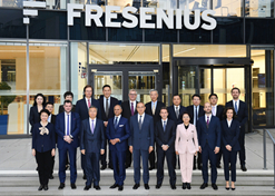 2023年11月2日-5日，国药集团董事长刘敬桢率团访问费森尤斯集团与费森尤斯卡比公司总部