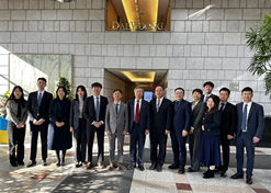2023年12月19日至21日，刘敬桢一行在与大熊制药总经理朴聖秀、全球事业部部长金度荣、中国事业组组长文智英等会谈