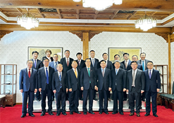 2023年12月20日，国药集团党委书记、董事长刘敬桢参加韩国总理韩德洙会见中方代表团活动并作为代表发言