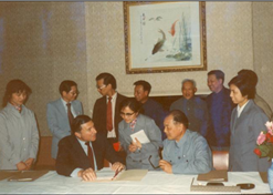 1982年，国药外贸与百时美施贵宝公司合资建立中美上海施贵宝制药有限公司，中美上海施贵宝是中国第一家中美合资制药公司。